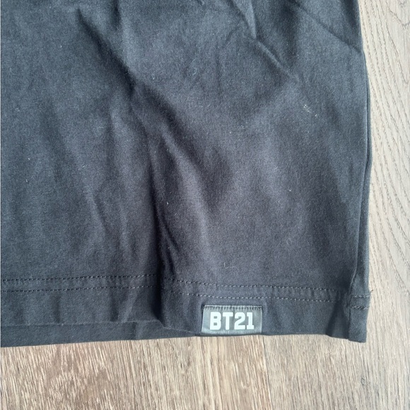 NWT Uniqlo x BTS Chimmy Tee Sz.M - Picture 3 of 4